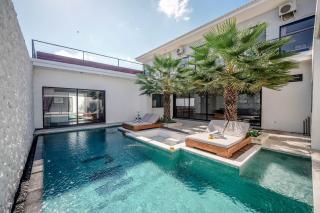 Villa MJ Modern Luxe 4BR with Big Pool & Rooftop - Canggu - 0