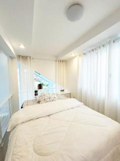 Lakeview Loft with Sunset Deck - - 1