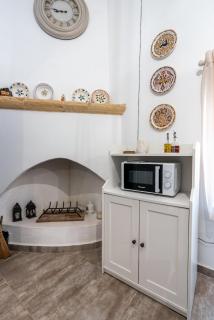 Amalia's Traditional Home in Paradisi - 3