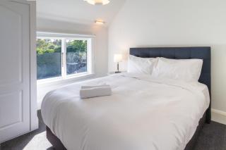 Grand 5-Bedroom Villa in Fendalton - Christchurch - 5