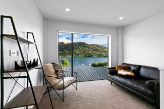 Stunning & modern home with fantastic lake views - Queenstown - 7