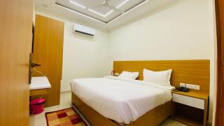 Shri Bansuri Dham Inn - Vrindāvan - 1
