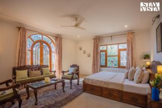StayVista at Hampton Grove - Bonfire, Jacuzzi - Srinagar - 6