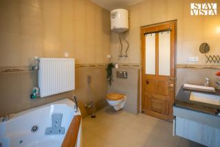 StayVista at Hampton Grove - Bonfire, Jacuzzi - Srinagar - 4