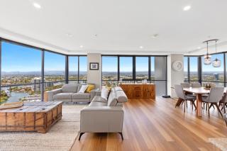 Stunning 180 degree Views at Avalon Apartment - 3