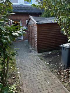 Privates Doppelbettzimmer mit Flachbild TV und Küche bei Hamburg City und Airport - 3