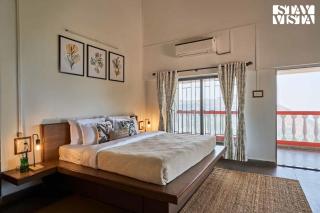 StayVista at Cliffhanger Solitude with Balcony, Lawn - Kolhapur - 2