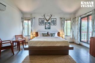 StayVista at Cliffhanger Solitude with Balcony, Lawn - Kolhapur - 4