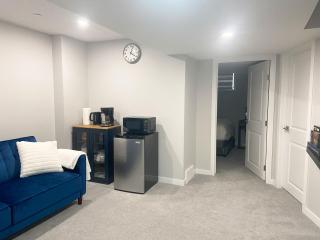 Sommie's Place 2 bedroom suite near YYC Airport - 5