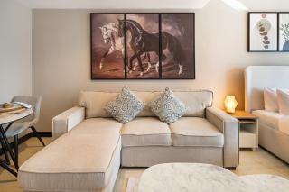 Stylish JLT Studio Lake View PoolMarina Walk - 1