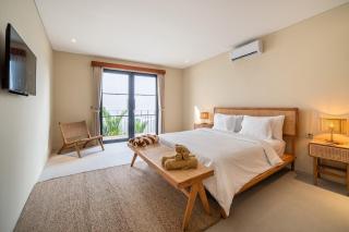 Spacious 6BR villa with 17m pool in Berawa Canggu - Canggu - 3