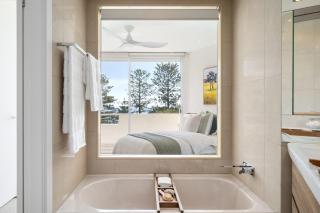 Best Beachfront Location In Manly w Stunning Views - Sydney - 7