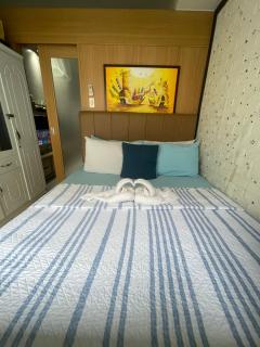 MOA Shell Residences - Big Balcony Facing Pool - Manila - 8