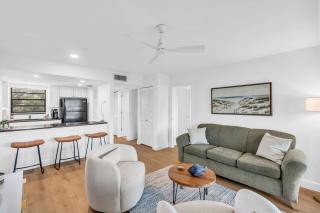 Deluxe Condo - Modern Furnishings and Great View - Naples - 2