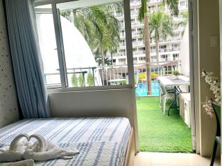 MOA Shell Residences - Big Balcony Facing Pool - Manila - 1