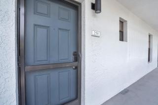 Peaceful Views and Close to Beach - Naples - 2