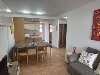 Family-Friendly Oasis in Playa Paraiso with Panoramic Terrace & Private Parking in Tenerife - Playa Paraiso - 4