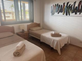 Family-Friendly Oasis in Playa Paraiso with Panoramic Terrace & Private Parking in Tenerife - Playa Paraiso - 7