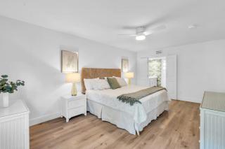 Fantastic Views - A Fully Renovated Deluxe Condo W Private Beach Access - Naples - 9