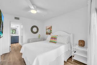 Fantastic Views - A Fully Renovated Deluxe Condo W Private Beach Access - Naples - 8