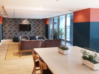 1Bed Flat-Gym & Open Workspace - Perivale - 5