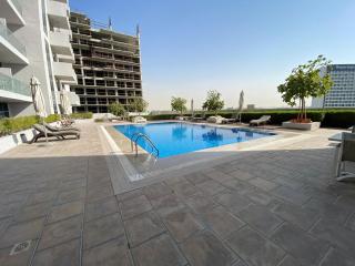 Two-Bedroom Apartment with Prime Metro Access - Dubai - 6