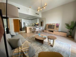 Two-Bedroom Apartment with Prime Metro Access - Dubai - 5