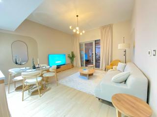 Two-Bedroom Apartment with Prime Metro Access - Dubai - 1