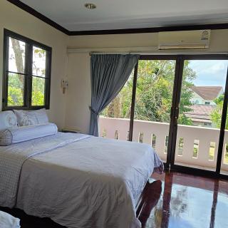 Wooden house and birdsong2 - 1