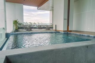 Elegant and Nice 1BR at The Smith Alam Sutera Apartment By Travelio - Tangerang - 3