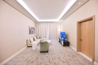 Stylish 1-BR Retreat with Sweeping Views in Palm Tower - 7