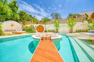 Villa Orlando - Brand New 9BR Jacuzzi Cinema - Seminyak - 3