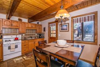 88 Acres Cottage in Big Bear w HotTub & Fireplace - Big Bear City - 1