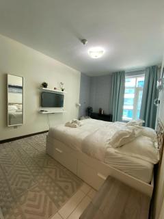 2-BHK Apartment with Gym & Pool - 9