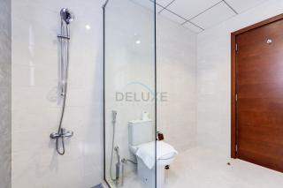 Top-notch 4BR Villa with Sea, Mountain, and Community Views, Assistant Room, and Heated Pool, Al Dana Island, Fujairah by Deluxe Holiday Homes - Fujaira - 4