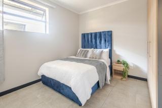 Stylish Waterfall Apartment -Braai ,Fast WiFi, Pool - 2