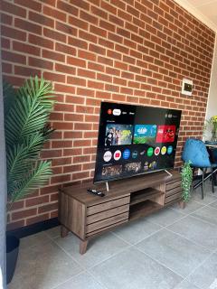 Stylish Waterfall Apartment -Braai ,Fast WiFi, Pool - 6