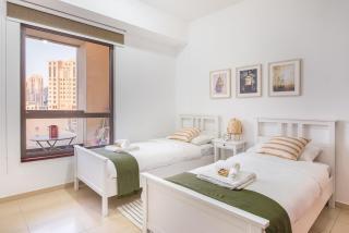 StayShort - Chic 2BR Retreat with Stunning Views in JBR - 7