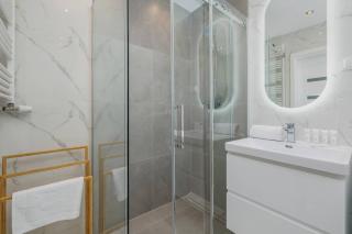 Nowoczesny Apartament w Gliwicach z Umeblowanym Balkonem by Noclegi Renters - Gliwice - 7