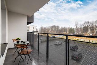 Nowoczesny Apartament w Gliwicach z Umeblowanym Balkonem by Noclegi Renters - Gliwice - 6