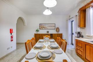 Charming 3BR Maisonette with private Backyard & AC by 360 Estates - 2
