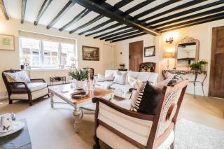 Beautifully Designed Cottage Free WiFi - 9