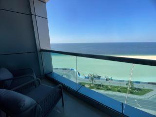 Beachfront gem, waves and sunset - Ajman - 4