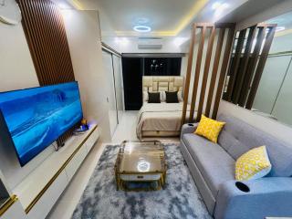 Modern Makati Condo with Balcony & Cityscape Views - Manila - 4