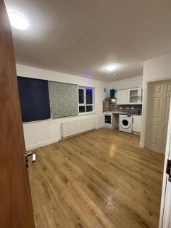 Captain studio flat bed and free pizza - Eltham - 1