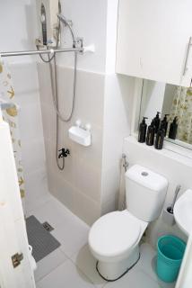Beautiful 1-Bedroom Condo in Makati - Pool, Gym & Near Airport - Manila - 6
