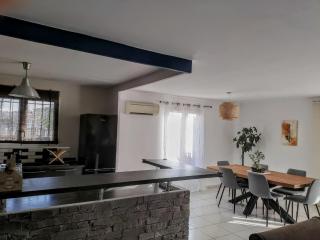 Maison 100m2 plain pied 3 chambres piscine 2 places Parking - Gigean - 7