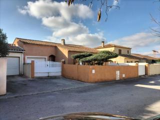 Maison 100m2 plain pied 3 chambres piscine 2 places Parking - Gigean - 3