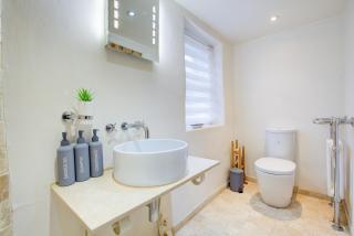 Charming 4-Bed Countryside Retreat with Parking - Batheaston - 6