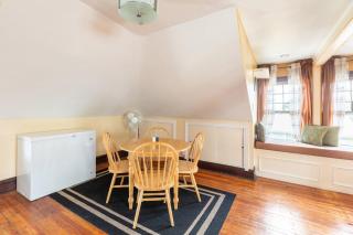 Quaint 3rd Floor Loft - - 9